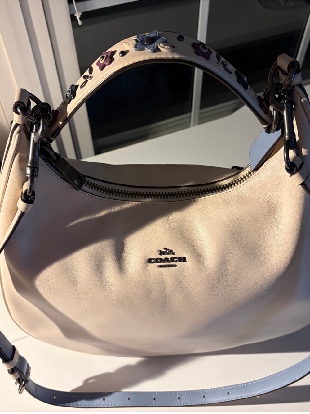 🐎COACH HARLEY 🐎EAST/WEST HOBO CHALK WHITE WITH FLORAL 🌺 APLIQUE HANDLE CROSSBODY